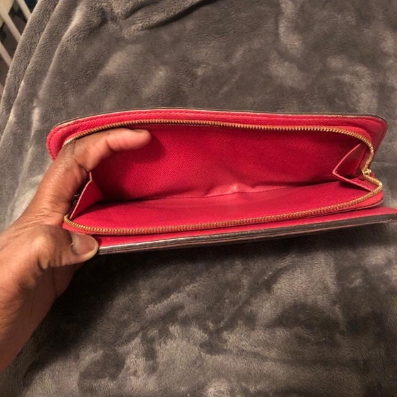 Authentic zippy Louis Vuitton wallet - Picture 7 of 7